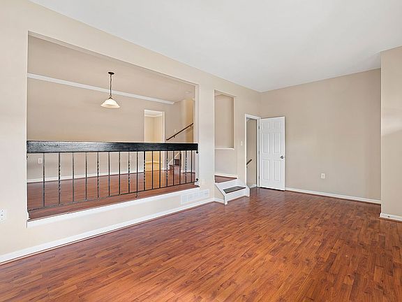 4th image of 582 Millshire Dr