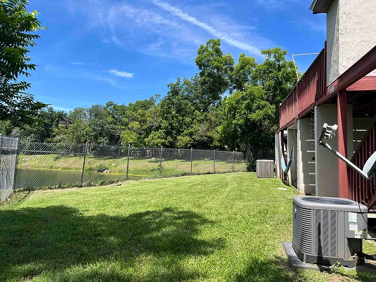 1327 Airport Dr #E11 — Photo 32