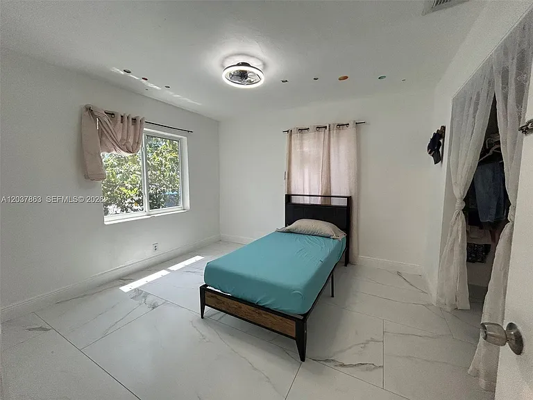 5157 NE 5th Ave — Photo 11