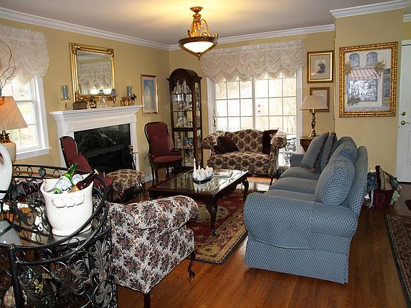Elegant Townhouse Corner Unit