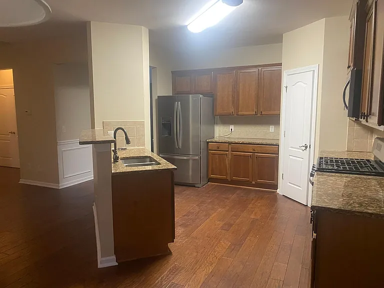 345 Southgate Dr — Photo 6