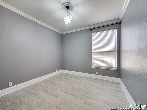 4th image of 120 Earhart Ln