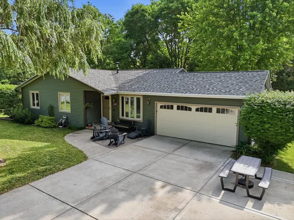 4692 Gaston Cir, Cottage Grove, WI 53527