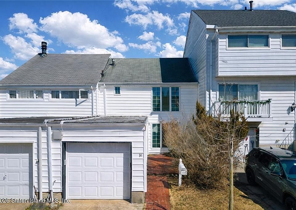 1st image of 31 Barclay Cir