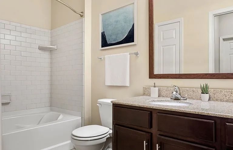 Claiborne Crossing Apartments — Photo 14