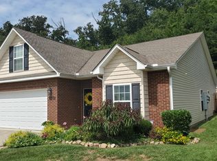 7072 Pemmbrooke Shire Ln, Knoxville, TN 37909