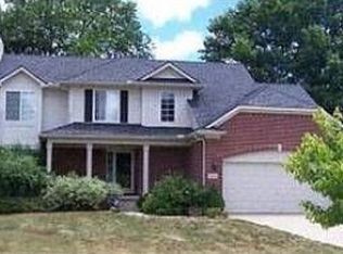 394 Pineland Trl, Waterford, MI 48327