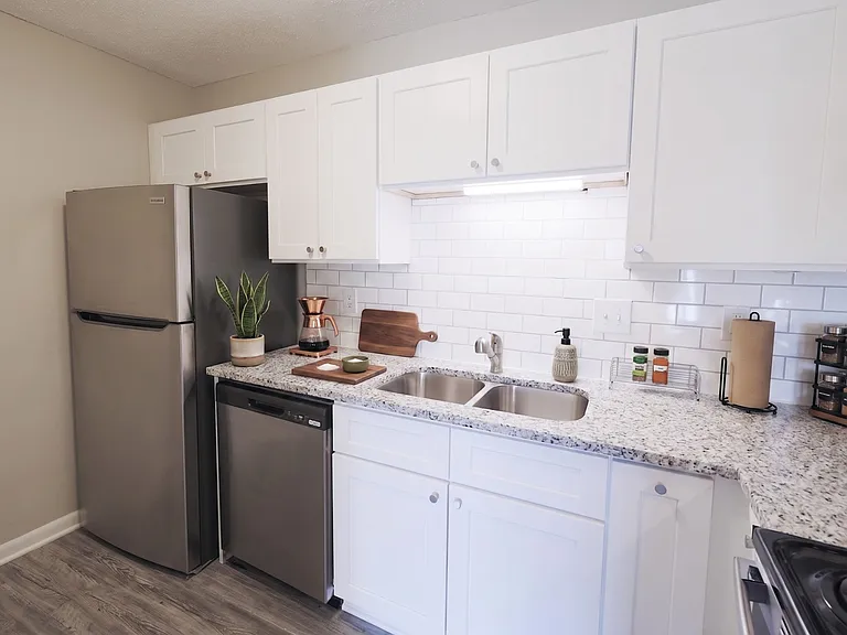 Triangle Park Apartments — Photo 33