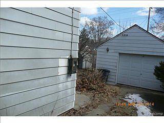 3rd image of 15420 Leona Dr