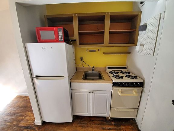 5th image of 338 E 14th St