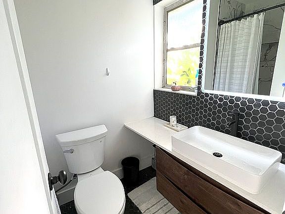 4th image of 500 SE 27th Way #0