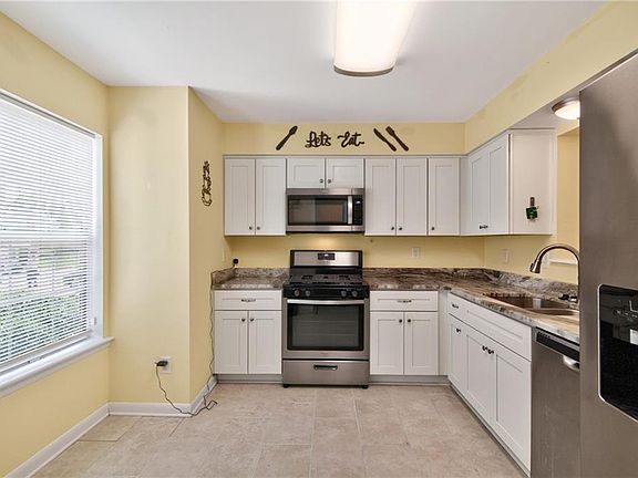 5th image of 6 Chinaberry Pl