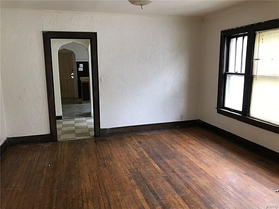 3rd image of 2313 E Fayette St