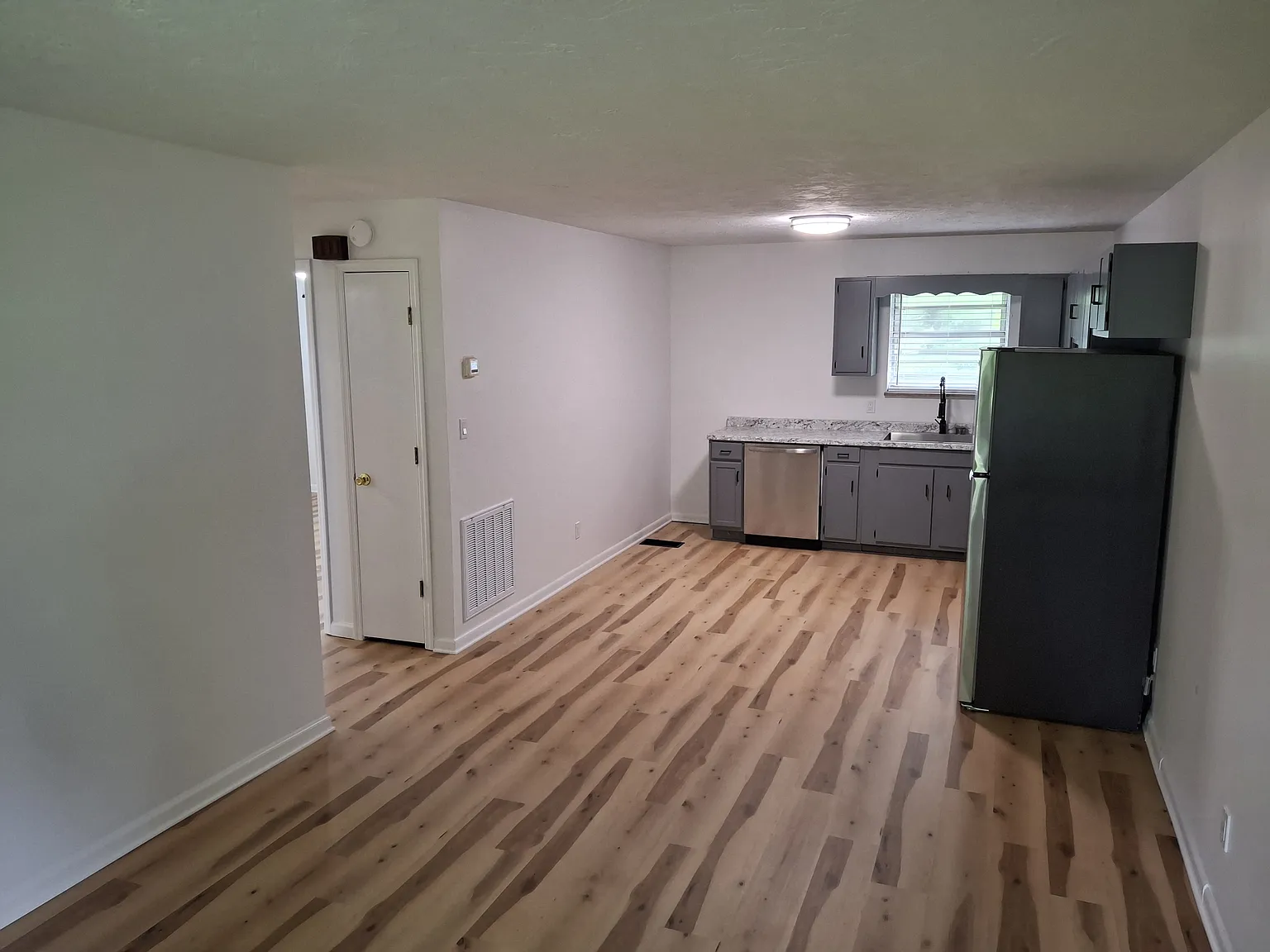 2 bed, 700 sqft, $1,350 — Photo 3