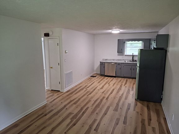 3rd image of 840 Jarnigan Ave #840