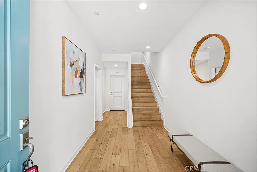 4 bed, 3.5 bath, 2383 sqft, $5,500 — Photo 4