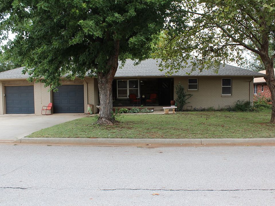 1st image of 120 Elmwood Cir