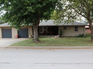 120 Elmwood Cir, Elk City, OK 73644