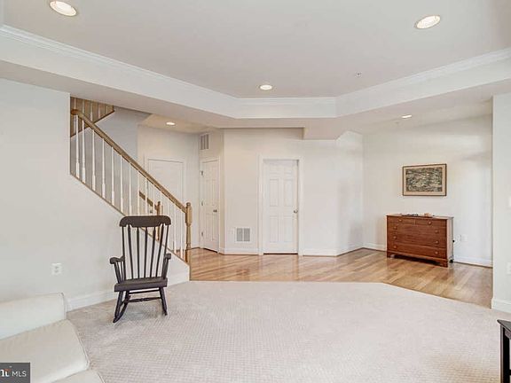 5th image of 804 Grace St