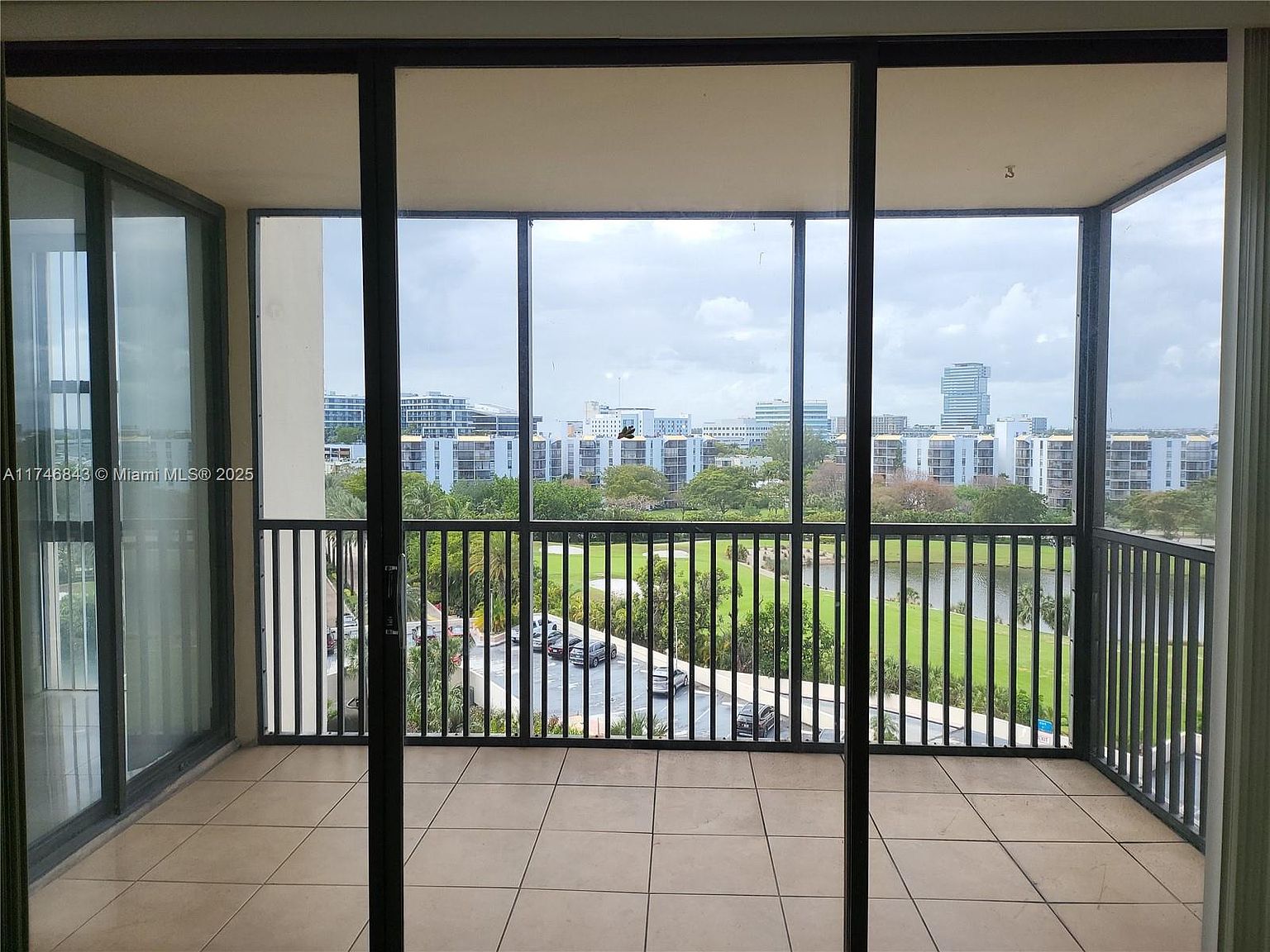 20301 W Country Club Dr APT 922