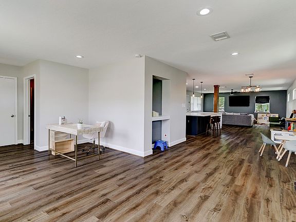 3rd image of 5146 Stuyvesant Ln