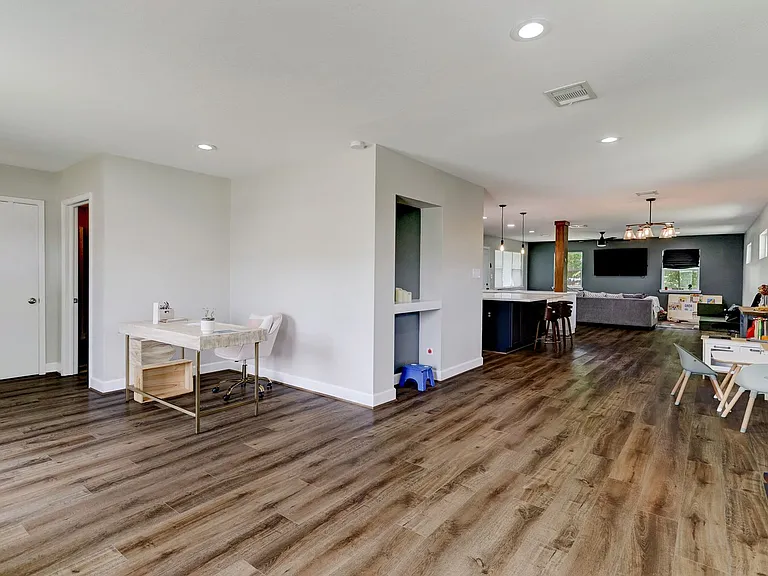 5146 Stuyvesant Ln — Photo 3