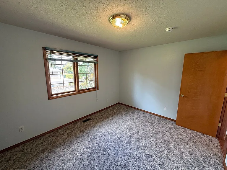 460 SE Conifer Pl — Photo 21