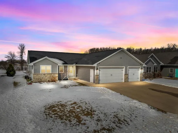 N8973 Spring Valley Rd, Menasha, WI 54952