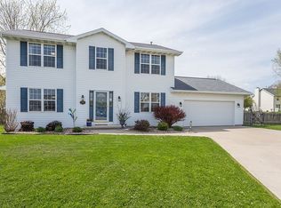 2142 Prairie View Ct, Menasha, WI 54952