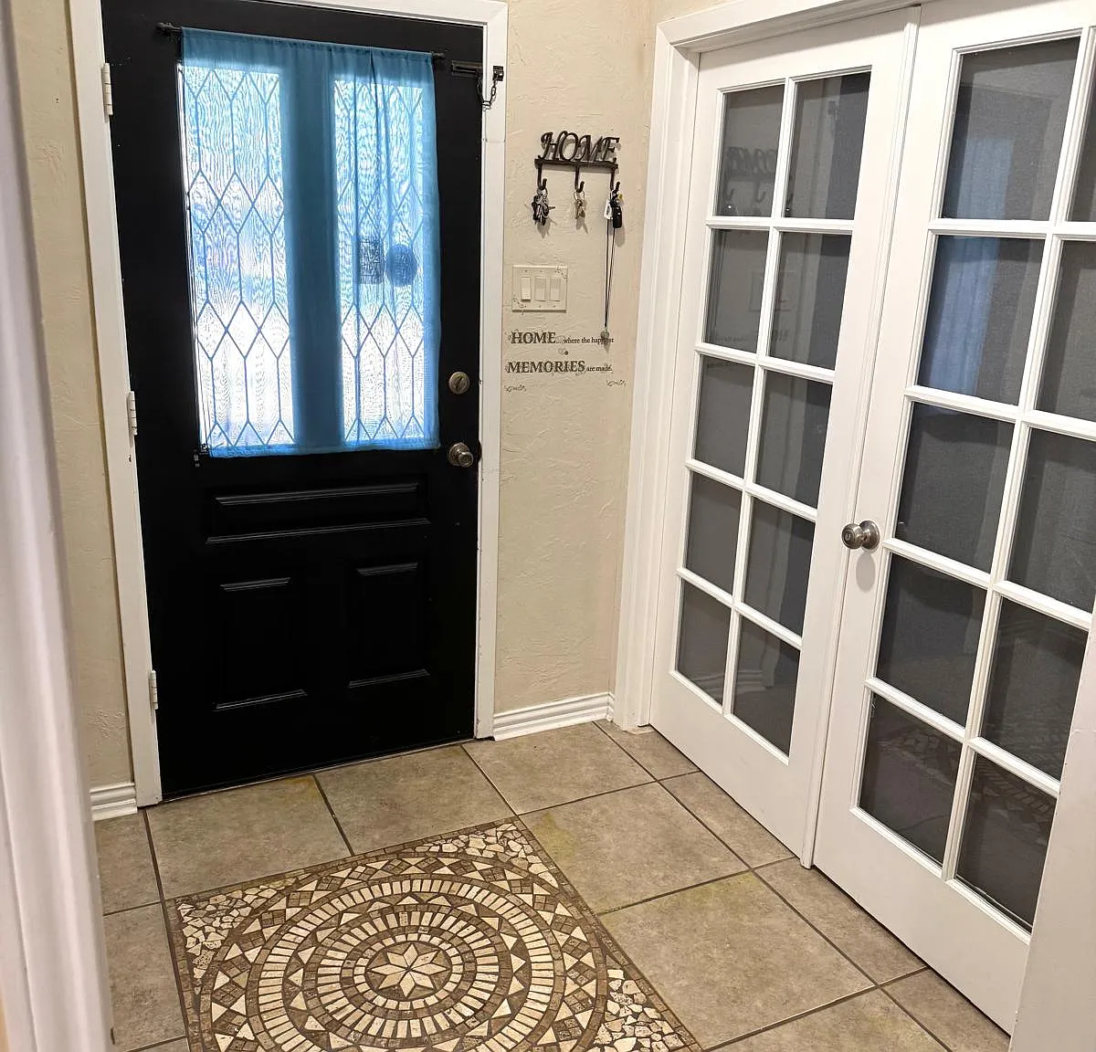 3 bed, 1841 sqft, $2,500 — Photo 2
