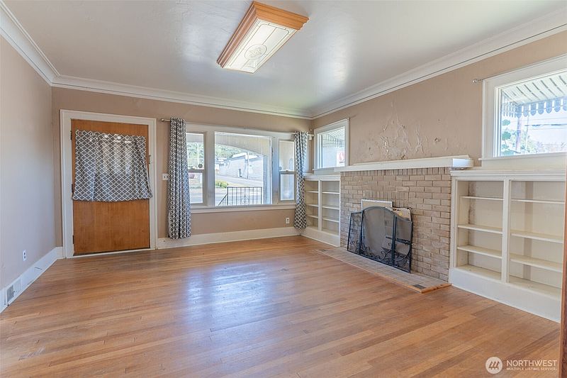 5th image of 1079 S Market Boulevard