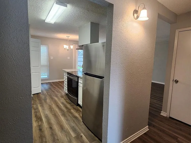 10129 Peppertree Ln — Photo 3