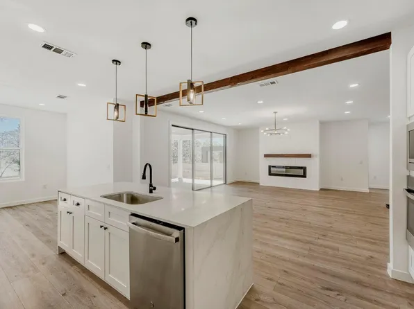 208 Ulupau Cir, Bastrop, TX 78602