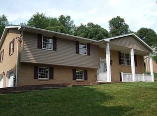 17 Glenmeade Rd, Greensburg, PA 15601