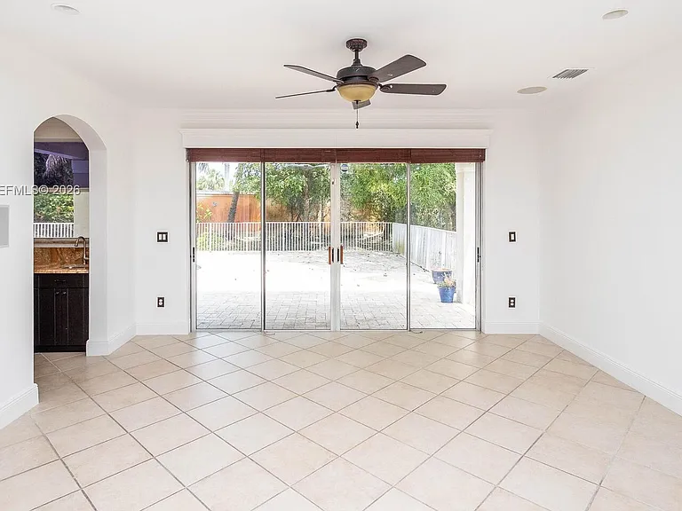 351 SW 184th Ter — Photo 27