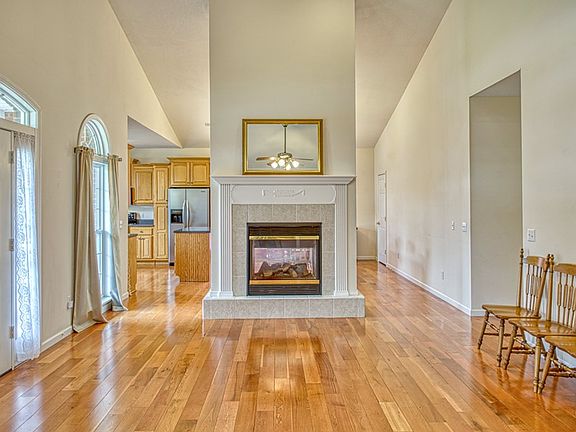 4th image of 322 Brookside Dr