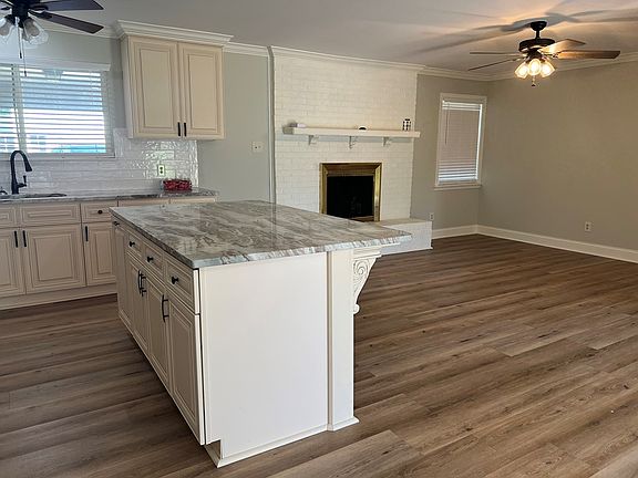 5th image of 414 Pine Glen Dr