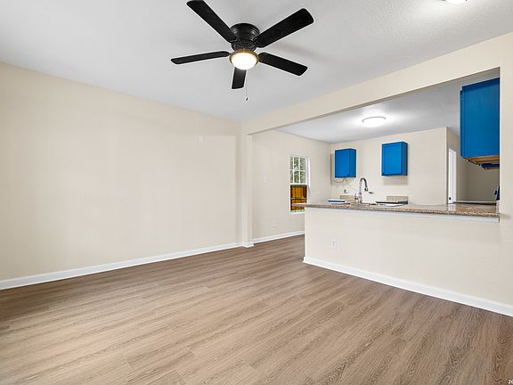 5th image of 2619 E Houston