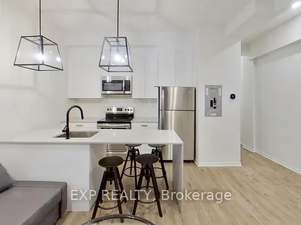 327 Catherine St #C, Ottawa, ON K1R 5T4
