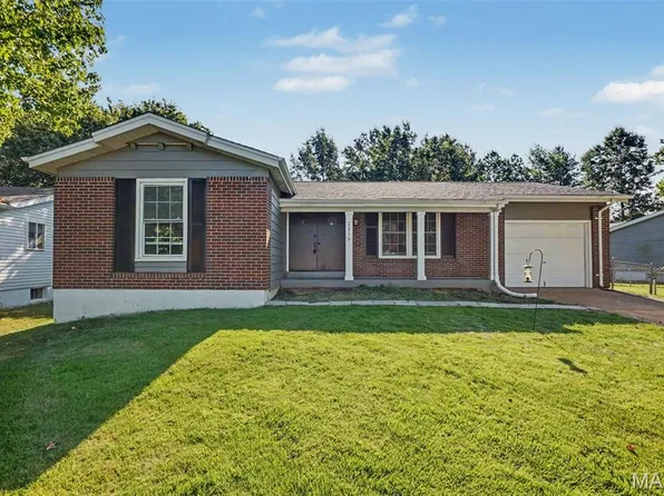 2219 Bentley Manor Dr, Fenton, MO 63026