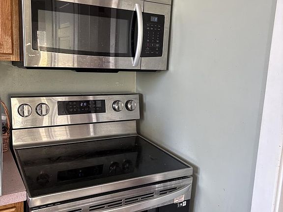 3rd image of 405 Hillcrest Ave