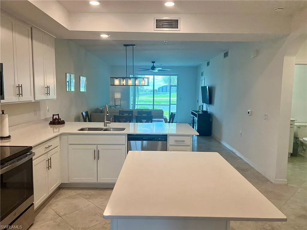 2 bed, 2.0 bath, 1120 sqft, $1,895 — Photo 3