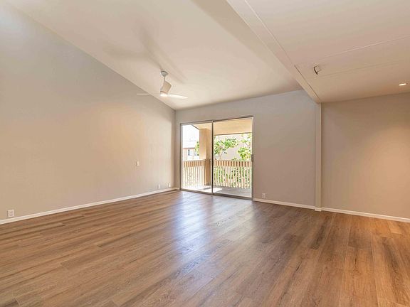 5th image of 1885 Diamond St #319