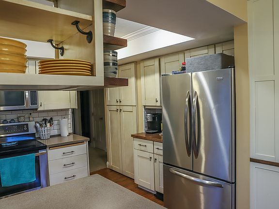 Kit with compactor matching door