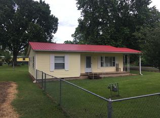 202 Central Ave, Wister, OK 74966