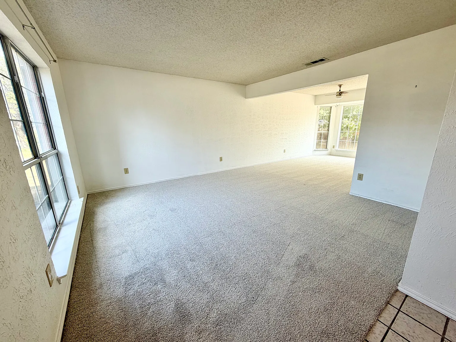4 bed, 2.5 bath, 2616 sqft, $2,700 — Photo 4