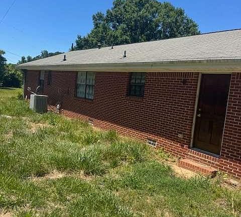 5th image of 8176 Ridge Rd