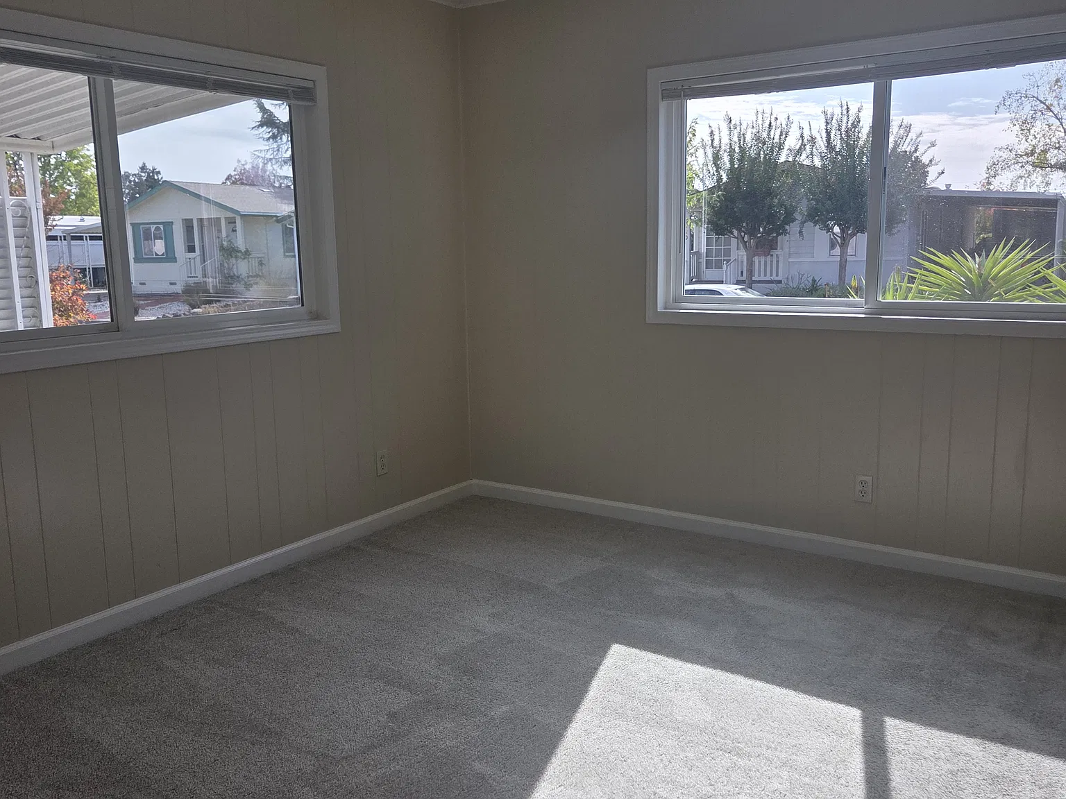 217 Regency Ct — Photo 3