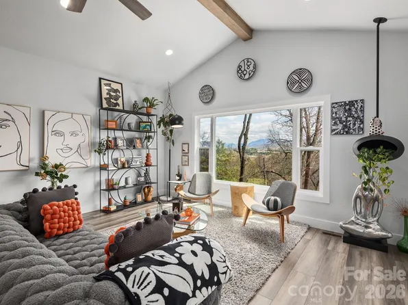 56 Kammerer Dr, Waynesville, NC 28785