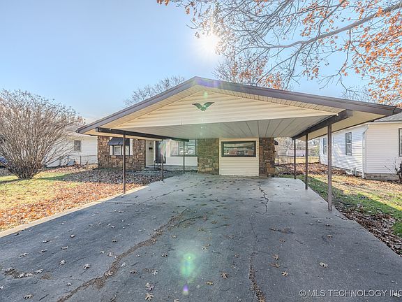 3rd image of 608 SE 6th St